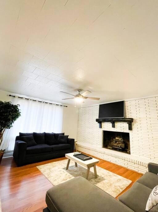 Hidden Gem W1 King Bed &2 Queens