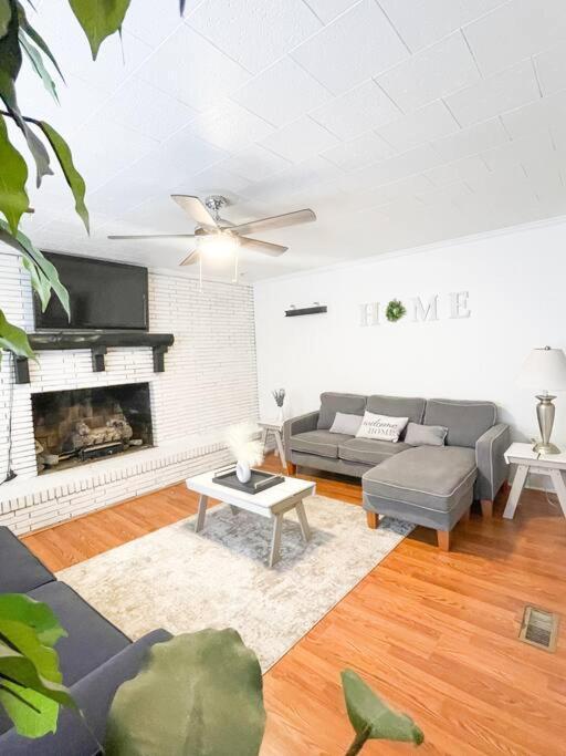Hidden Gem W1 King Bed &2 Queens *